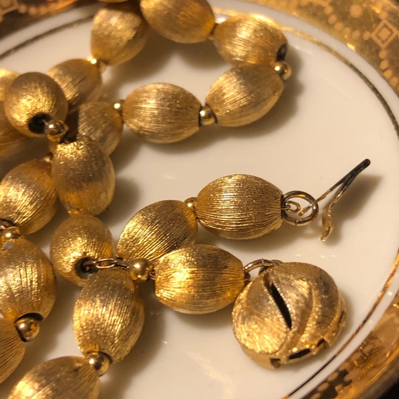 Vintage Brushed Gold Beaded Necklace - Picture 8 of 10